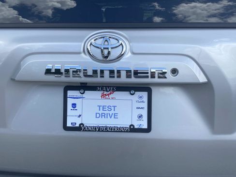 Used 2016 Toyota 4Runner SR5 Premium AWD/4WD image 5