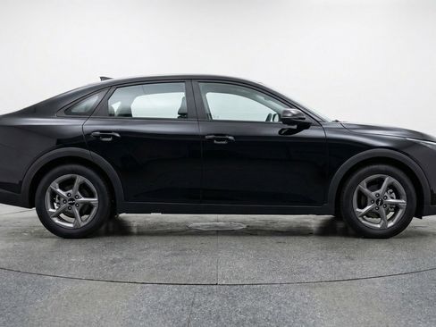Used 2025 Kia K4 FWD image 11