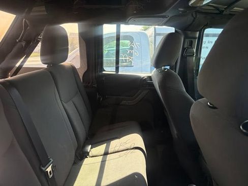 Used 2018 Jeep Wrangler Unlimited Sport S AWD/4WD image 14