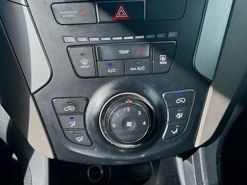 Used 2017 Hyundai Santa Fe Sport image 12