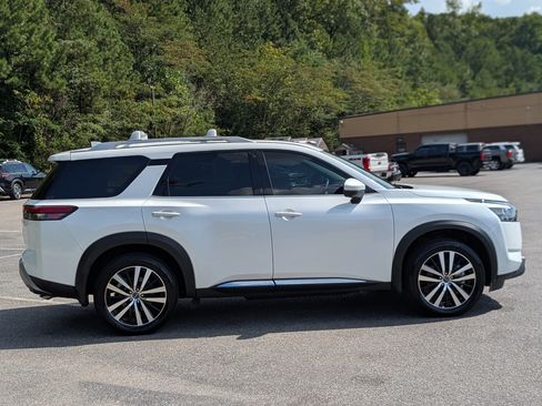 Used 2025 Nissan Pathfinder Platinum w/ Cargo Package FWD image 10