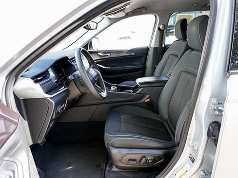 Used 2023 Jeep Grand Cherokee L Laredo RWD image 14