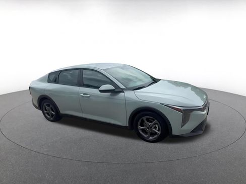 Used 2025 Kia K4 FWD image 2