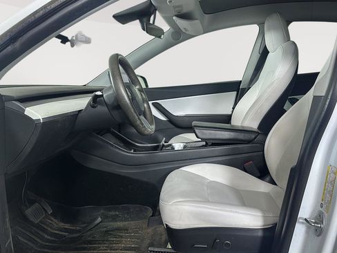 Used 2021 Tesla Model Y Long Range image 5