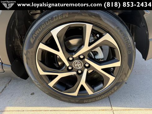 Used 2018 Toyota C-HR XLE FWD image 11