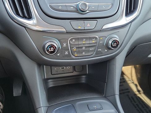 Used 2023 Chevrolet Equinox LT FWD image 17