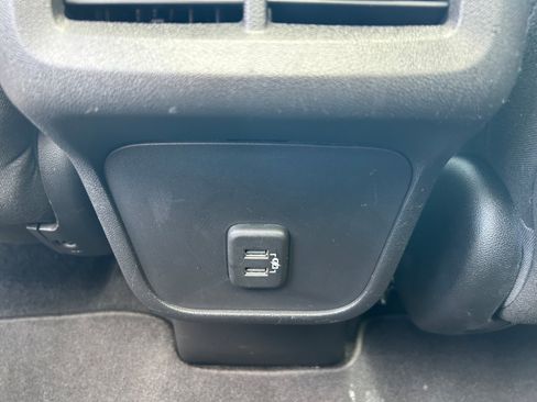 Used 2019 Chevrolet Equinox LT FWD image 32