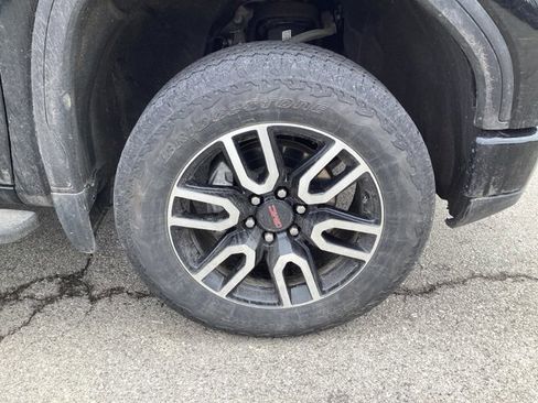 Used 2024 GMC Sierra 1500 AT4 w/ Technology Package image 9