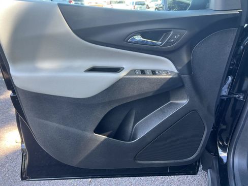 Used 2023 Chevrolet Equinox LS w/ Driver Confidence II Package AWD/4WD image 9