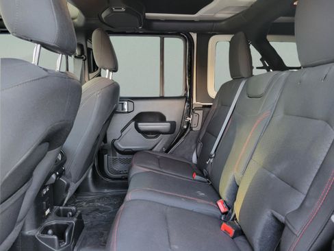 Used 2023 Jeep Wrangler Unlimited Rubicon AWD/4WD image 9