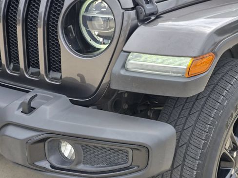 Used 2019 Jeep Wrangler Unlimited Sahara AWD/4WD image 15