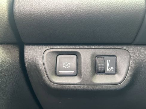 Used 2023 GMC Acadia SLT image 18