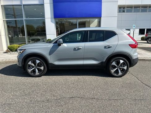 Used 2025 Volvo XC40 B5 Plus AWD/4WD image 2