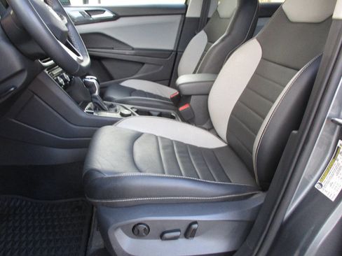 Used 2022 Volkswagen Taos SEL image 20