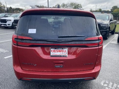 New 2026 Chrysler Pacifica Limited w/ S Appearance Package image 6