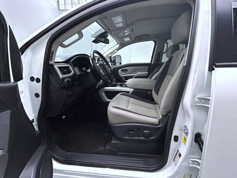 Used 2021 Nissan Titan SV w/ SV Convenience Package AWD/4WD image 10