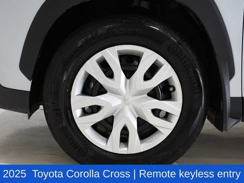 Used 2025 Toyota Corolla Cross L FWD image 6
