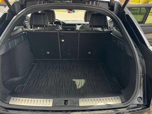 Used 2018 Land Rover Range Rover Velar R-Dynamic SE AWD/4WD image 21