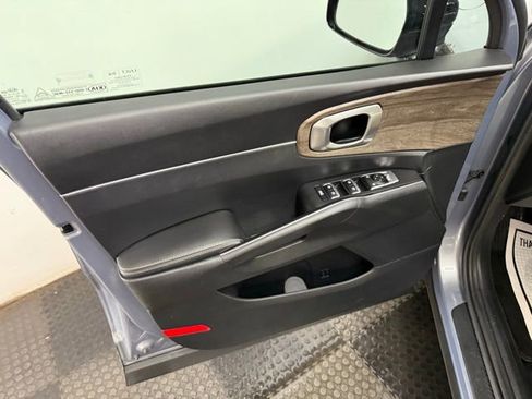 Used 2021 Kia Sorento EX w/ Panoramic Sunroof Package image 11