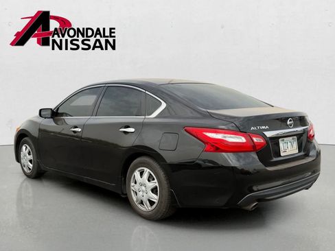 Used 2017 Nissan Altima 2.5 S w/ Power Driver Seat Package FWD image 2