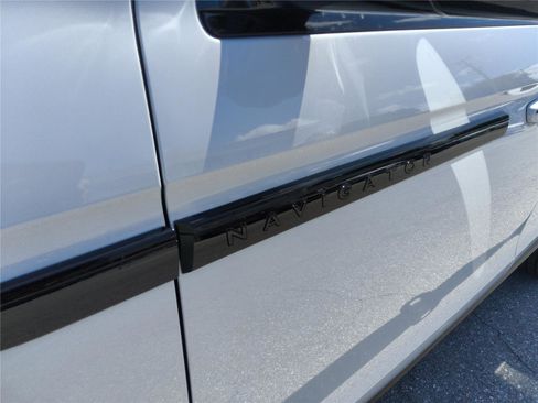 New 2026 Lincoln Navigator Reserve w/ Jet Appearance Package AWD/4WD image 10