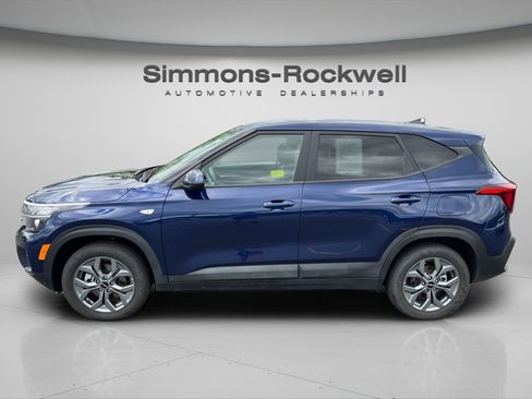 Used 2026 Kia Seltos LX AWD/4WD image 2