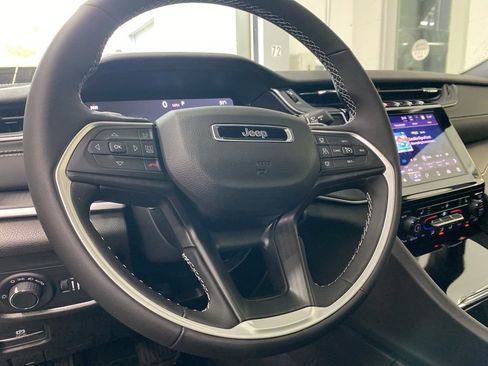 New 2025 Jeep Grand Cherokee Laredo X w/ Luxury Tech Group I image 23