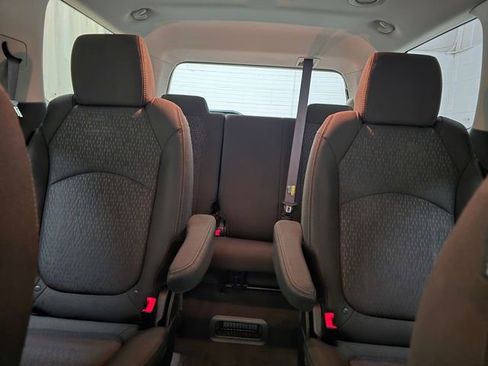 Used 2015 GMC Acadia SLE image 25