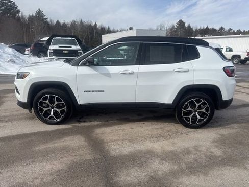 Used 2025 Jeep Compass Limited image 3