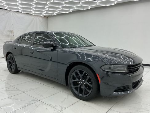 Used 2019 Dodge Charger SXT w/ Blacktop Package RWD image 7