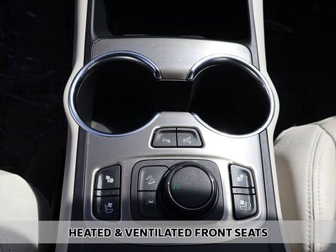 Used 2020 GMC Terrain Denali w/ Denali Premium Package FWD image 7