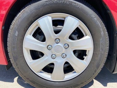 Used 2014 Toyota Corolla LE FWD image 9