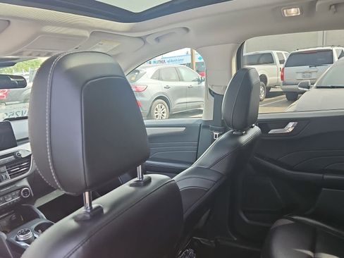 Used 2022 Ford Escape SEL w/ Technology Package image 11