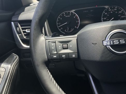 Used 2025 Nissan Rogue SV FWD image 27