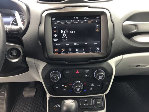 Used 2022 Jeep Renegade Limited image 19