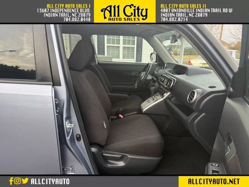 Used 2010 Scion xB FWD image 10