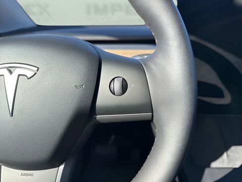 Used 2022 Tesla Model Y Long Range image 15