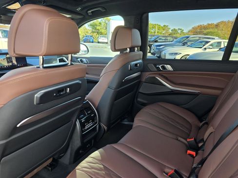 New 2026 BMW X7 M60i w/ Executive Package image 36