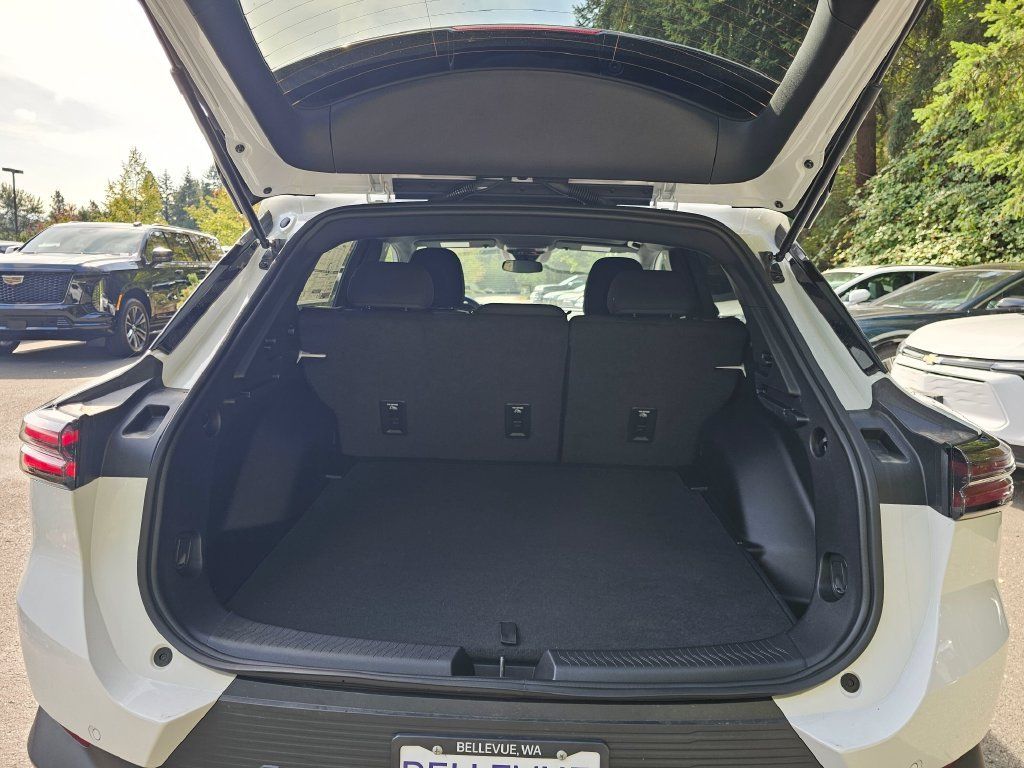 New 2026 Chevrolet Equinox EV LT FWD image 17