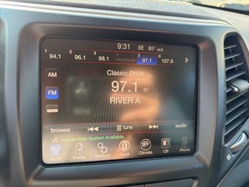 Used 2016 Jeep Cherokee Latitude w/ Comfort & Sound Group FWD image 11