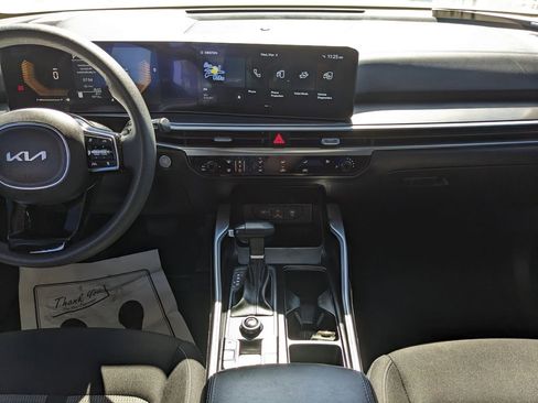 Certified 2025 Kia Sorento LX image 17