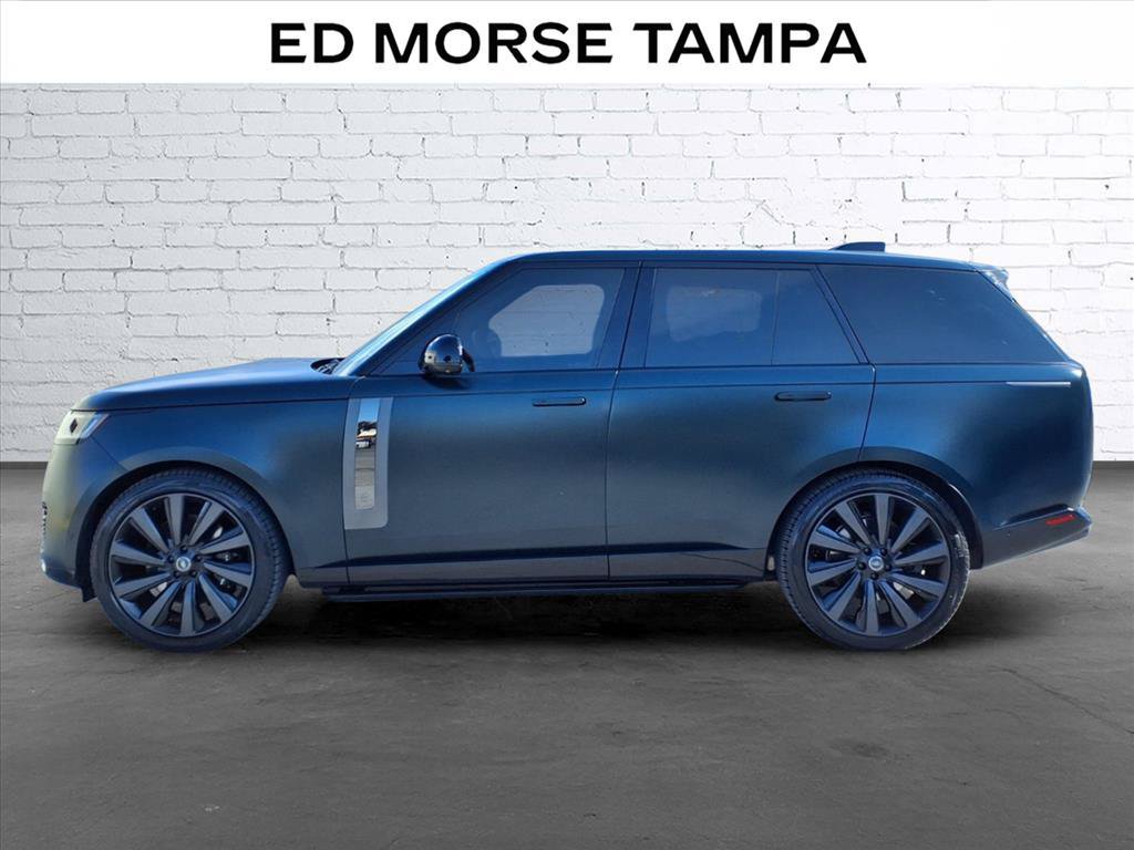 Used 2024 Land Rover Range Rover SV AWD/4WD image 2