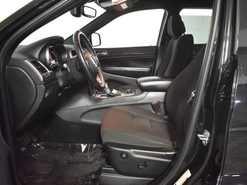 Used 2018 Jeep Grand Cherokee Laredo AWD/4WD image 11