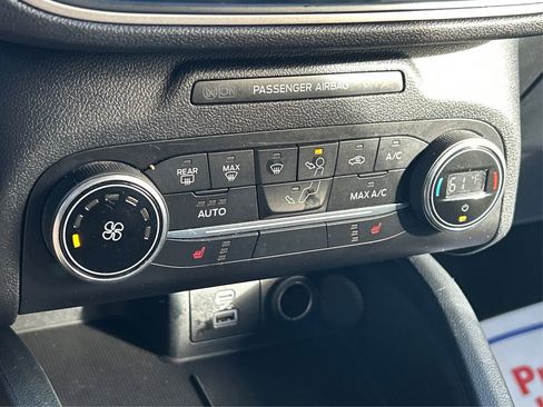 Used 2020 Ford Escape SE image 27