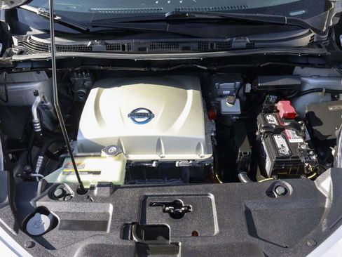 Used 2015 Nissan Leaf S image 35