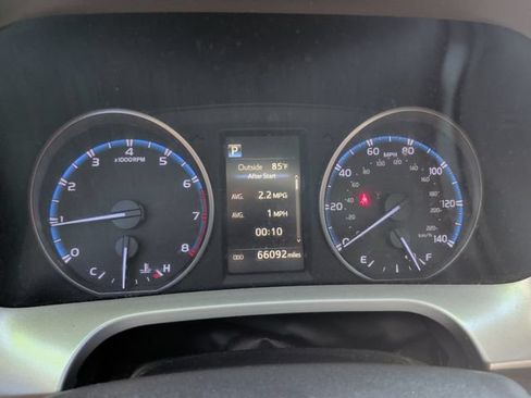 Used 2018 Toyota RAV4 LE FWD image 21