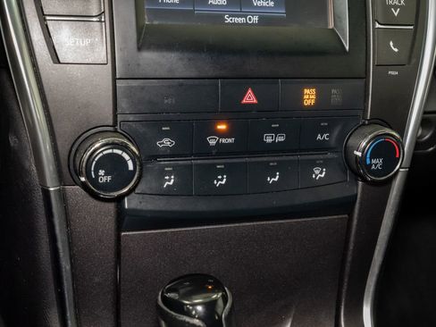 Used 2016 Toyota Camry SE image 16