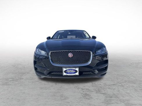 Used 2018 Jaguar F-PACE Premium image 2