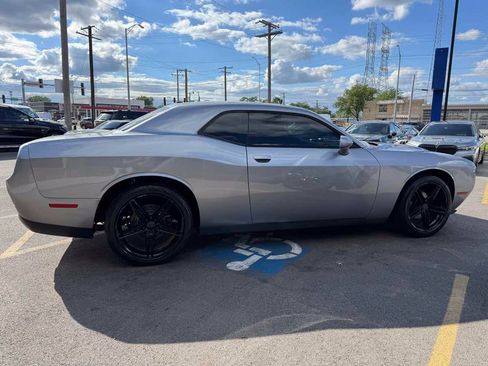 Used 2015 Dodge Challenger SXT RWD image 4