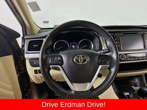 Used 2019 Toyota Highlander XLE FWD image 11